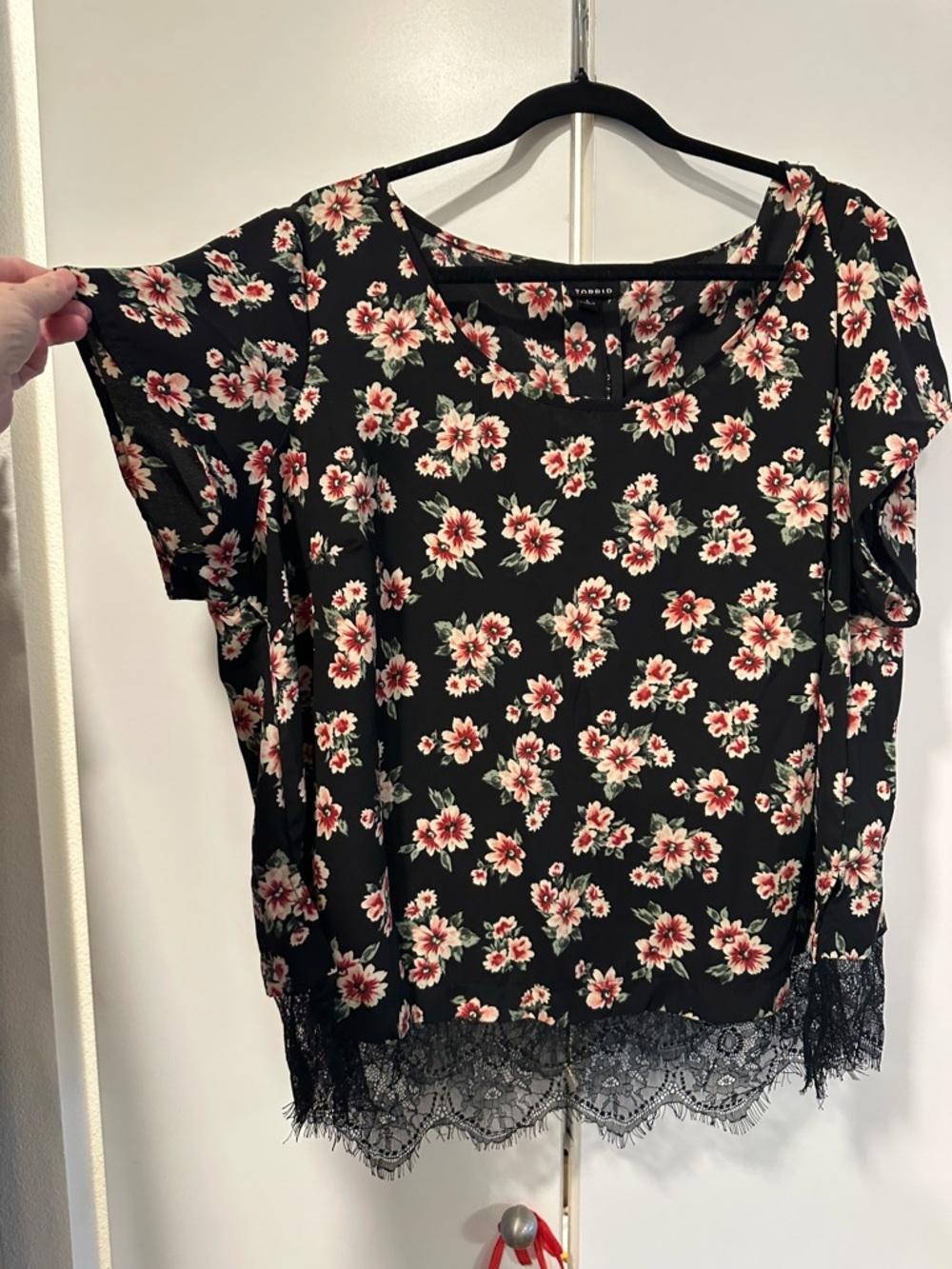 Torrid Black Floral Lace-Hem Scoop Neck Women's Top